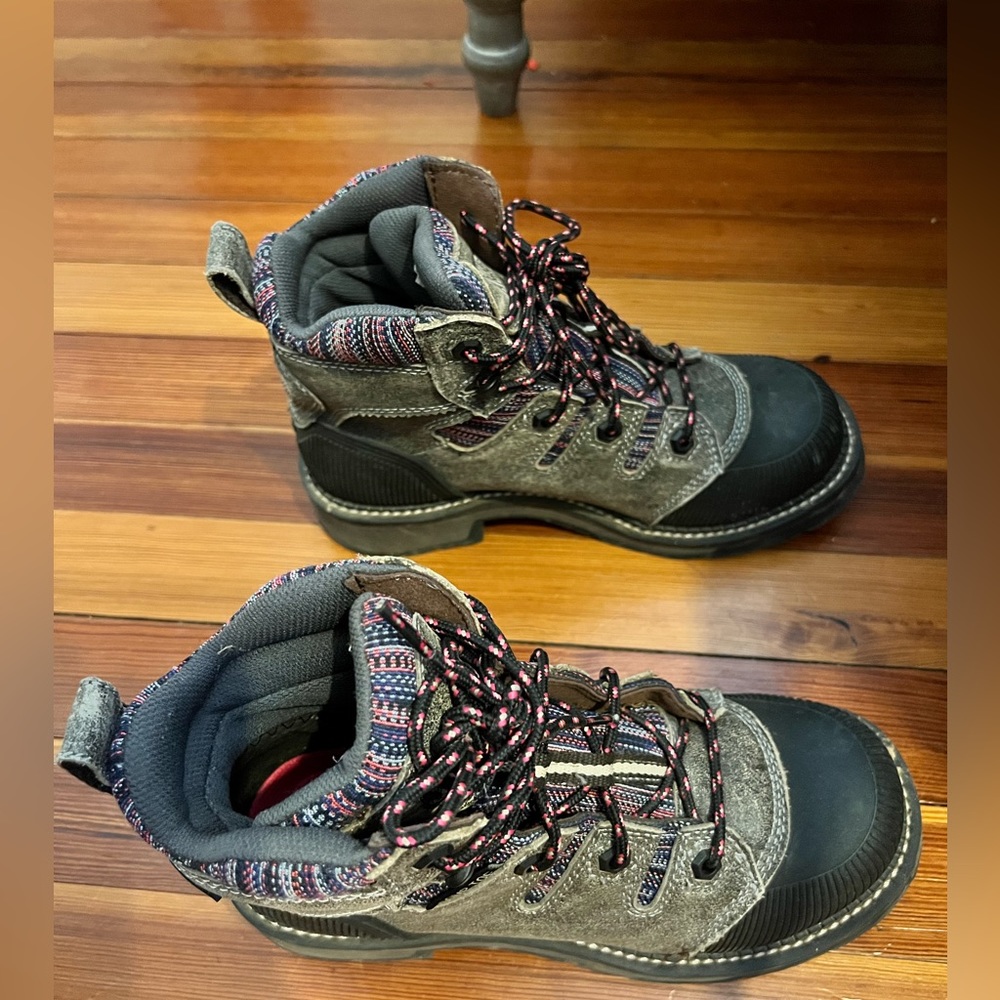 Justin Composite Toe Work books. Size 6.5! Great shape!!!
